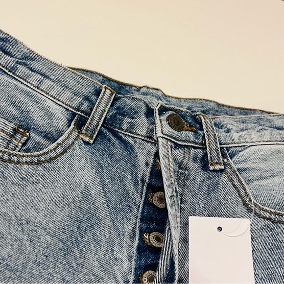 NWT Brandy Melville 90s Low Waist Denim Jean Bermuda Cut Off Shorts - Picture 3 of 14